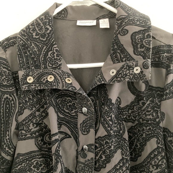 Chicos Zenergy Black Shirt Jacket Snap Button Paisley Textured Size 1 - Picture 3 of 7
